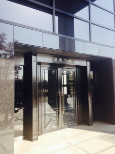 草津市議会入口