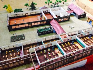 地域の方々が旧上宮津小学校を模型で再現されました。その際の記録も映画に残されています。